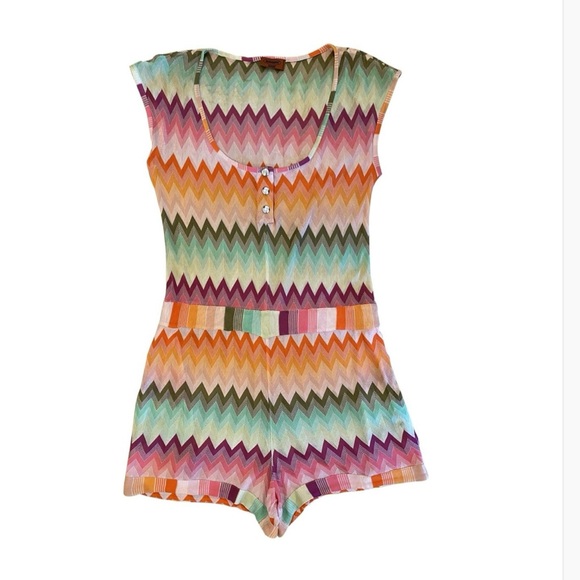Missoni Mare Romper
Sleeveless with Square Neckline
Button Closure at Front - Picture 2 of 4